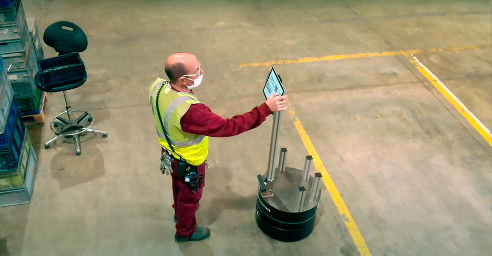 mobile robot in warehouse